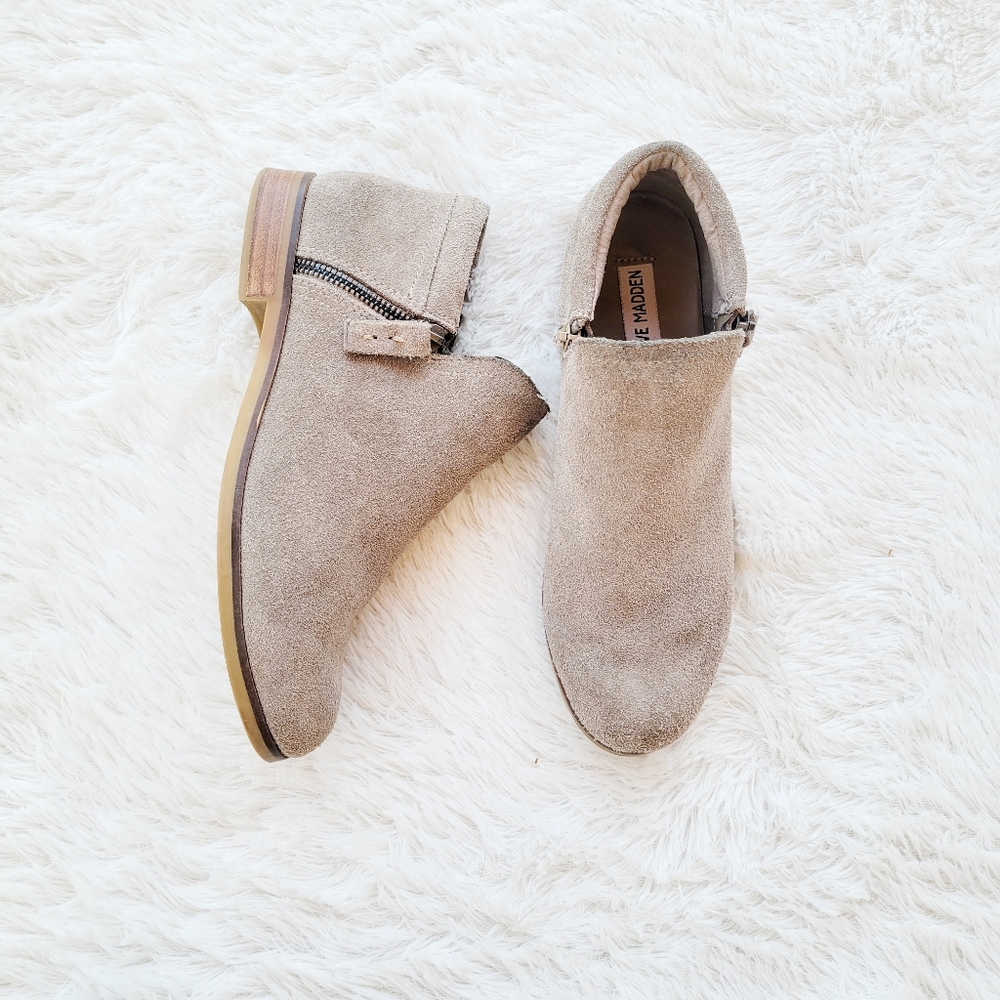 Steve Madden Connr Taupe Suede Booties